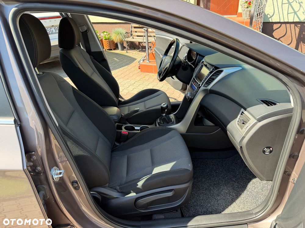 Hyundai i30 blue Kombi 1.4 YES Gold - 26