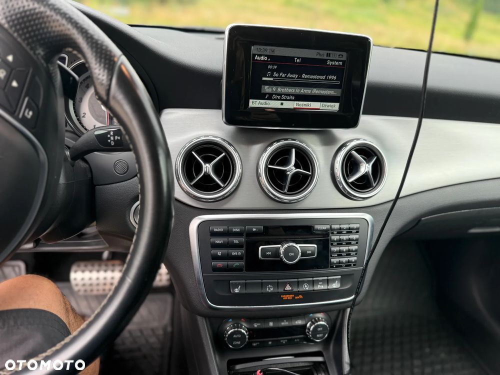 Mercedes-Benz GLA 250 7G-DCT - 17