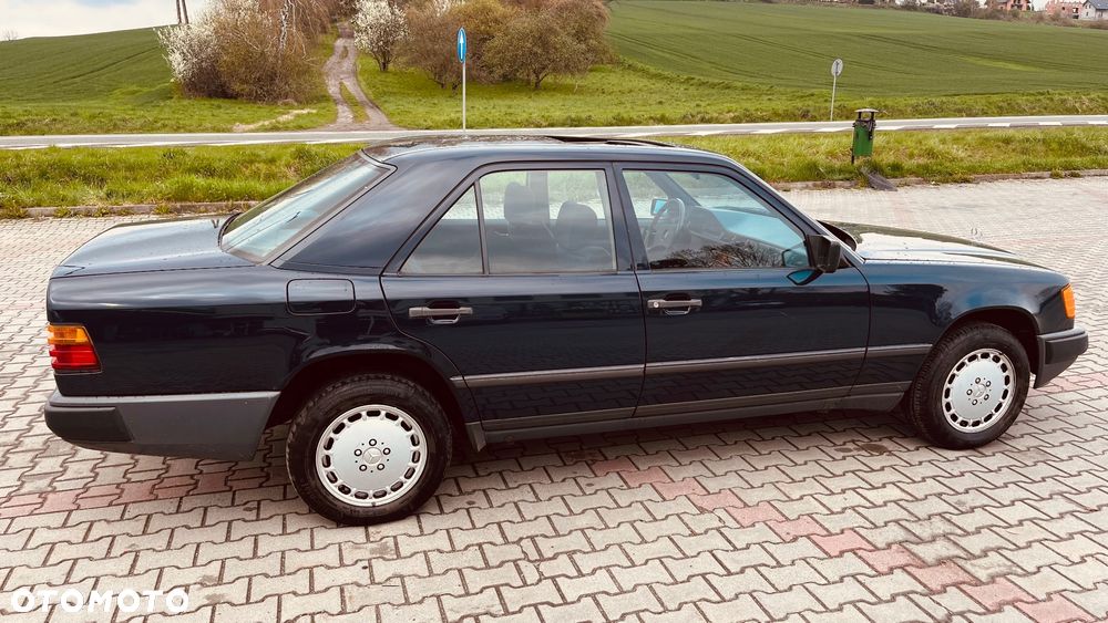 Mercedes-Benz W124 (1984-1993) - 30
