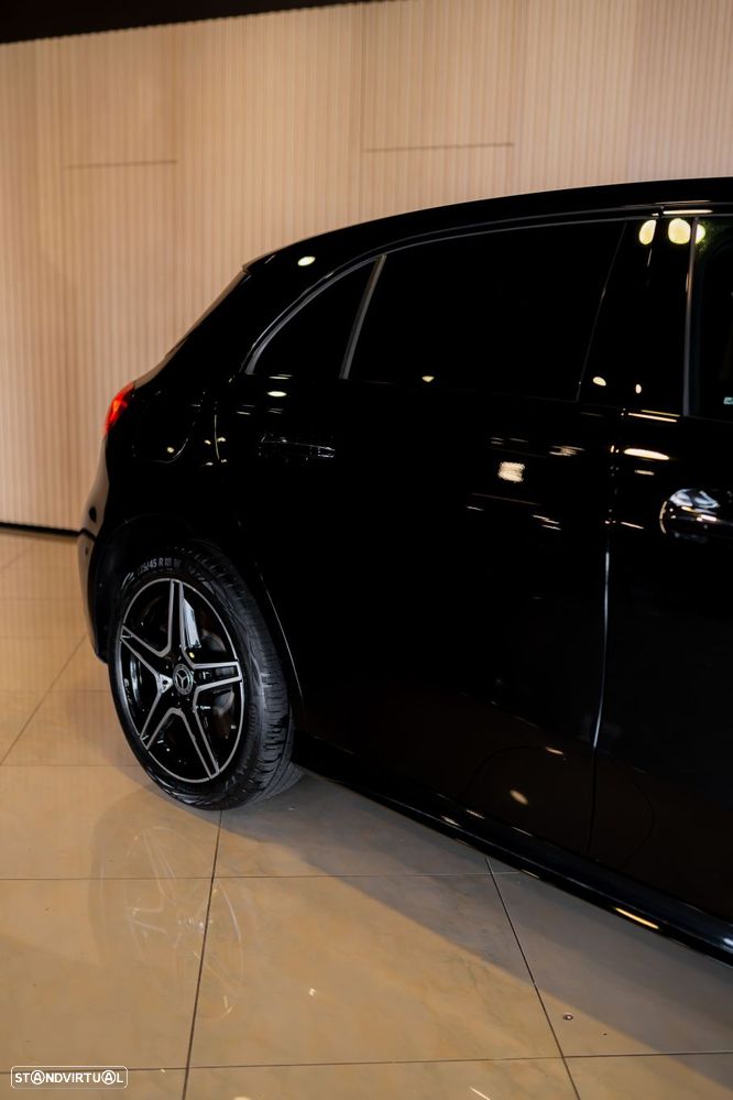 Mercedes-Benz A 250 e 8G-DCT AMG Line - 12