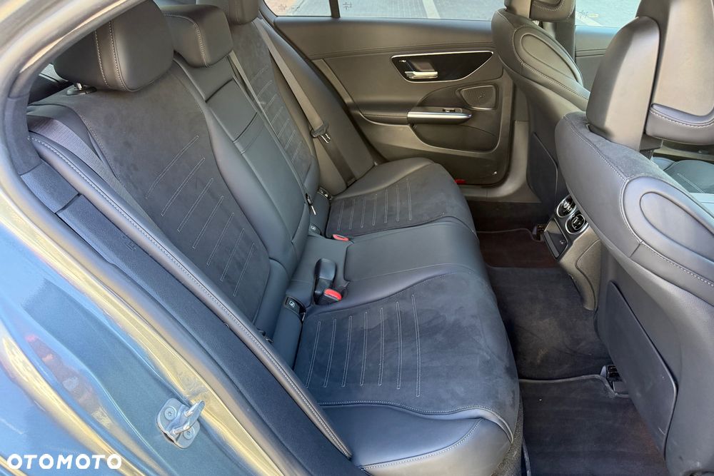 Mercedes-Benz Klasa C 300 e PHEV 4-Matic AMG - 23
