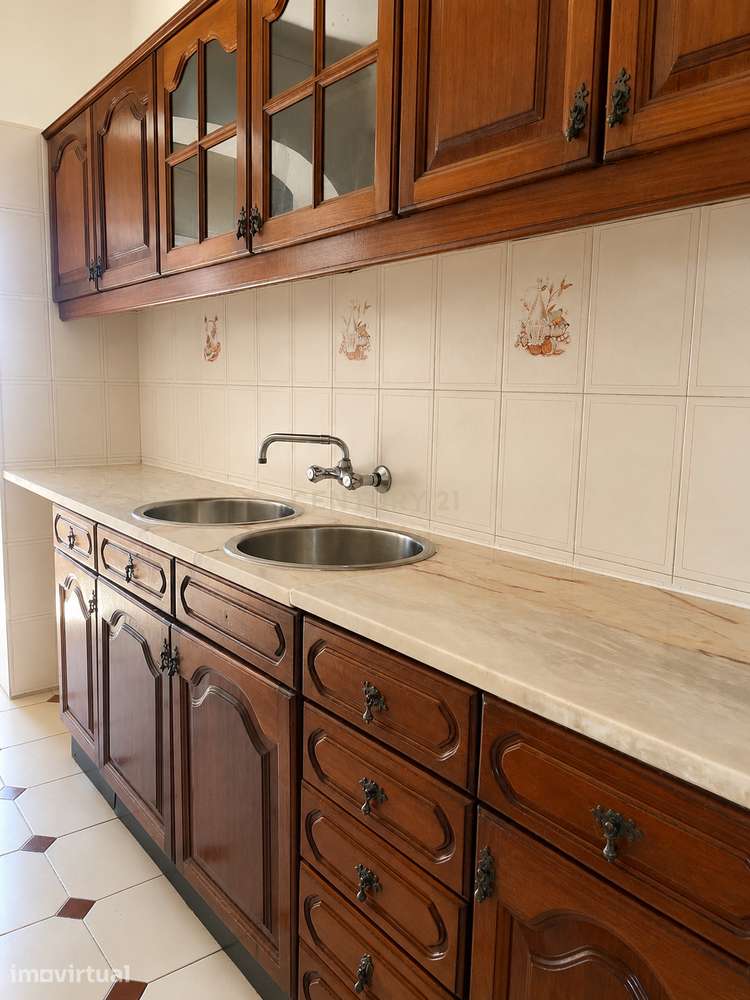 Apartamento T2 com elevador e varandas na Amora, Seixal - Grande imagem: 3/18