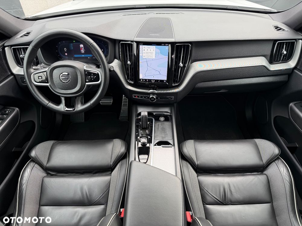 Volvo XC 60 B4 D AWD Plus Dark - 25