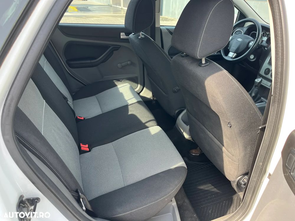 Ford Focus 1.4i Ambiente - 16
