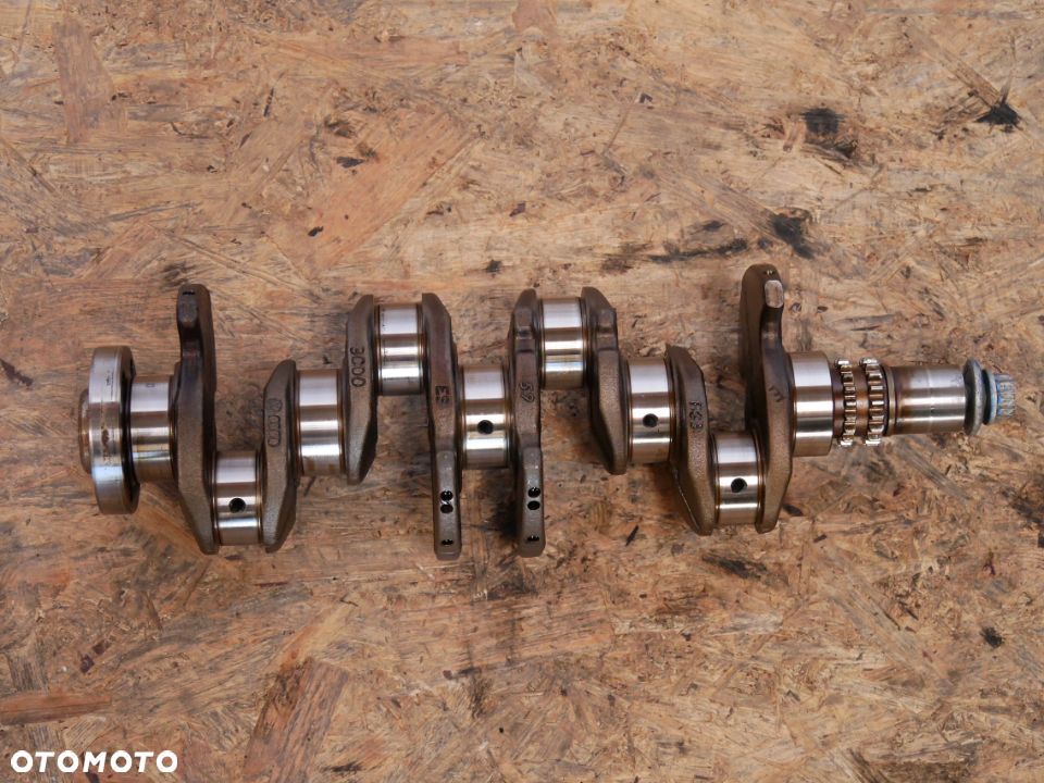 WAŁ KORBOWY VW GOLF 1.4 TSI CAX - 1