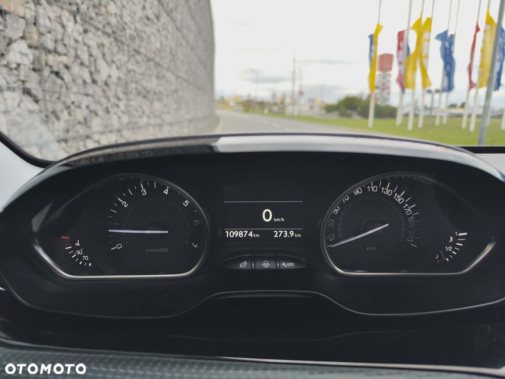 Peugeot 2008 1.2 Pure Tech Allure S&S - 28