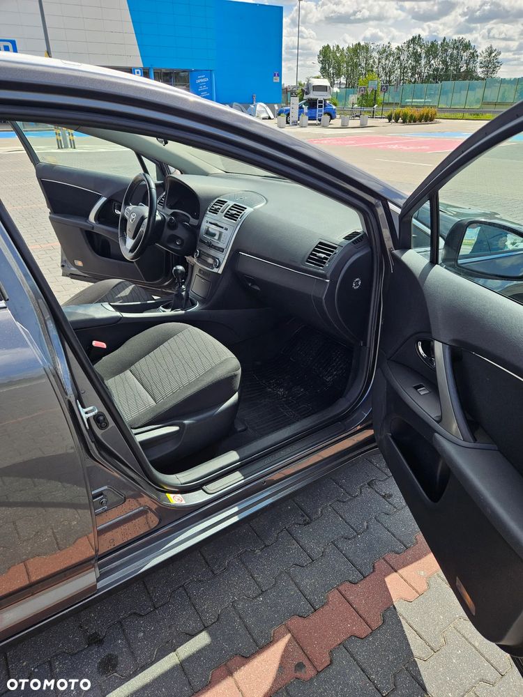 Toyota Avensis 1.8 Active - 16