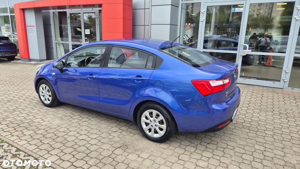 Kia Rio 1.2 L - 11