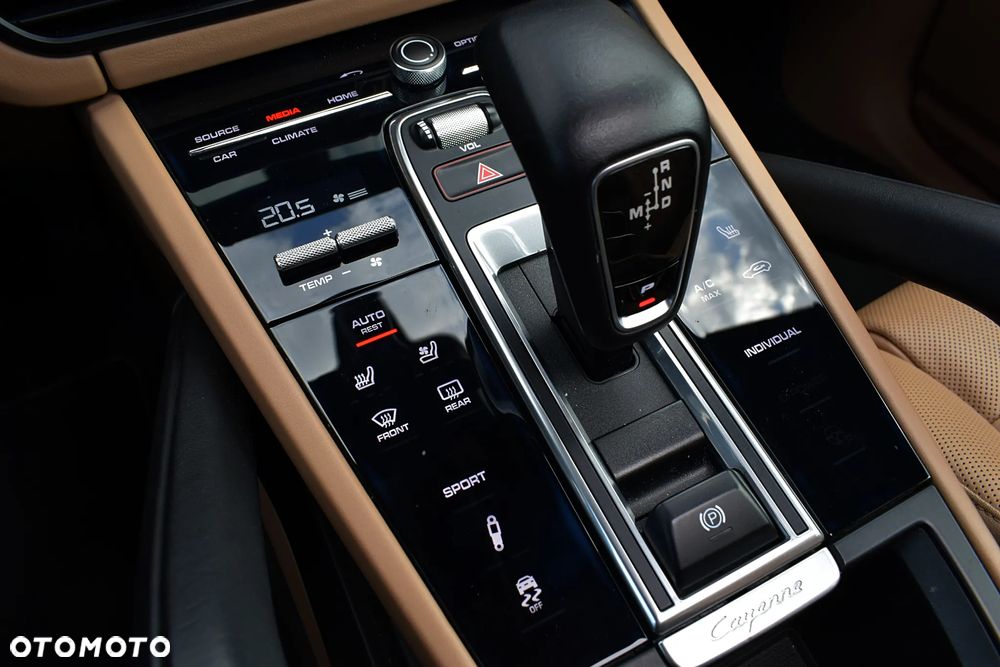 Porsche Cayenne Platinum Edition - 18