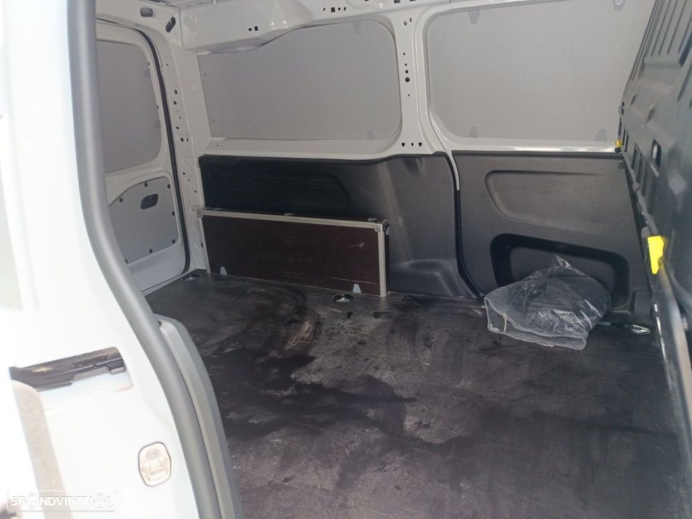 Peugeot e-Partner 50 kWh Longa - 13