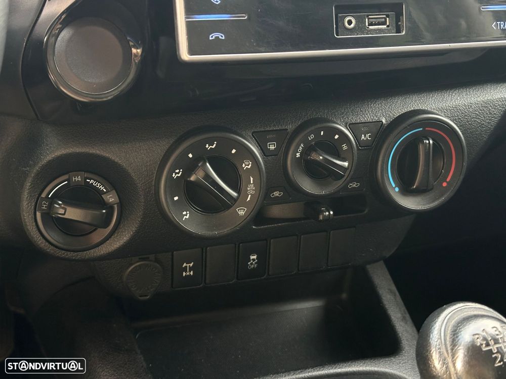 Toyota Hilux 2.4 D-4D 4WD CD CM - 10