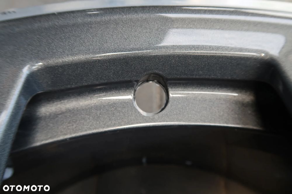 AD15 Felga Audi Q8 Uszkodzona 4M8601025K 10x22et21 - 4