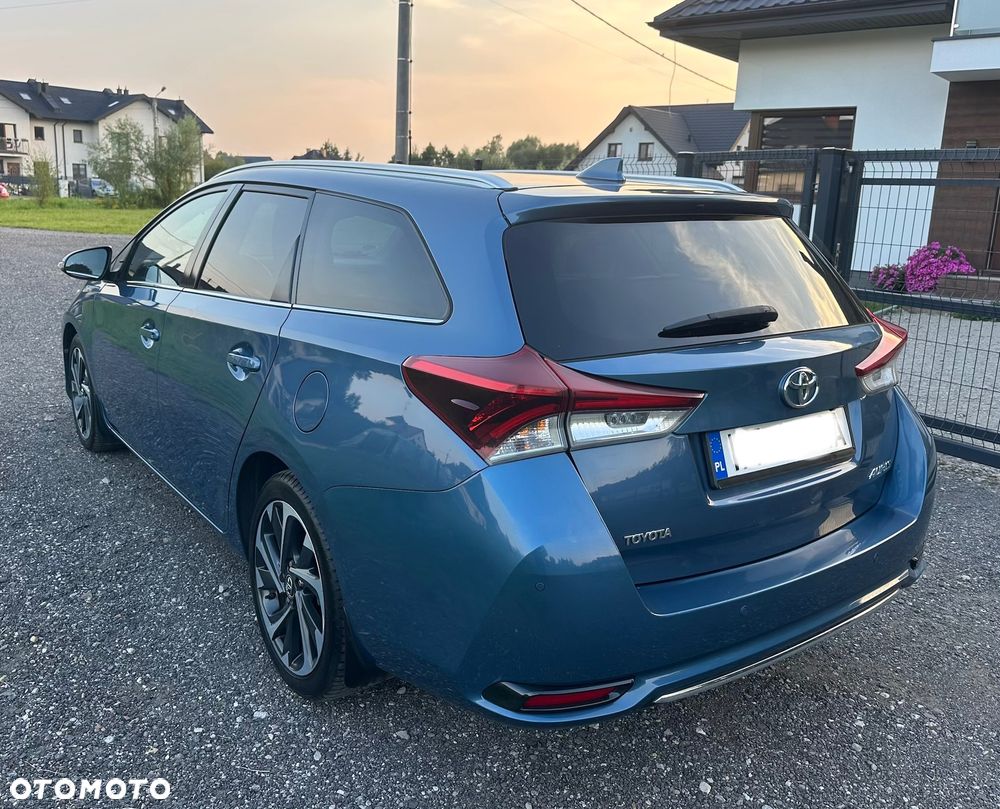 Toyota Auris 1.6 D-4D Premium - 3