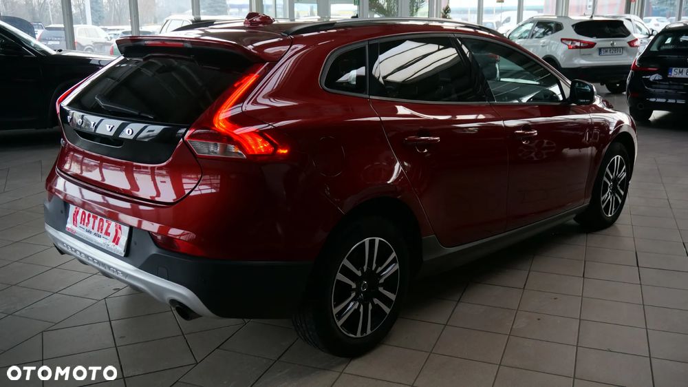 Volvo V40 Cross Country D3 Drive-E SCR Momentum - 4