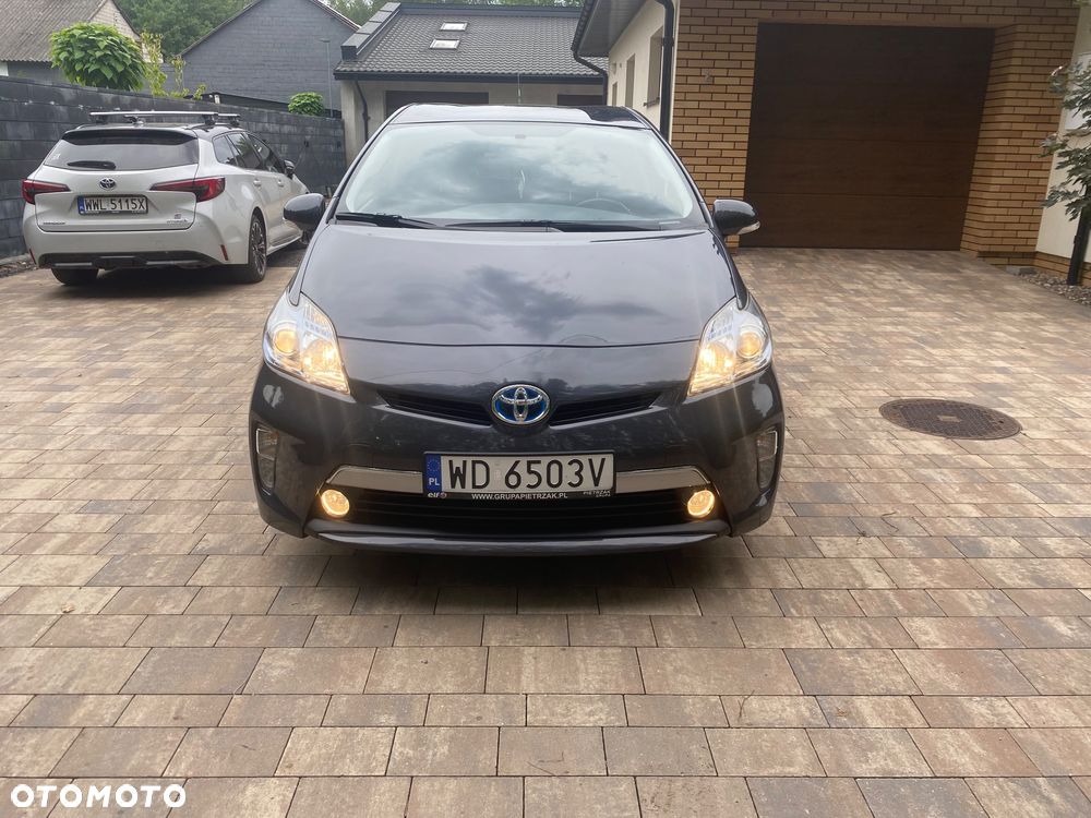 Toyota Prius (Hybrid) Executive - 13