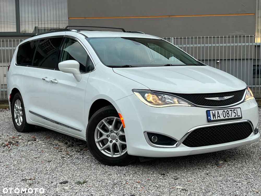 Chrysler Pacifica - 4