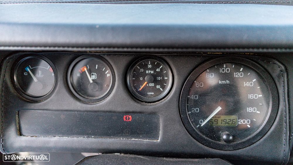 Land Rover Defender - 12