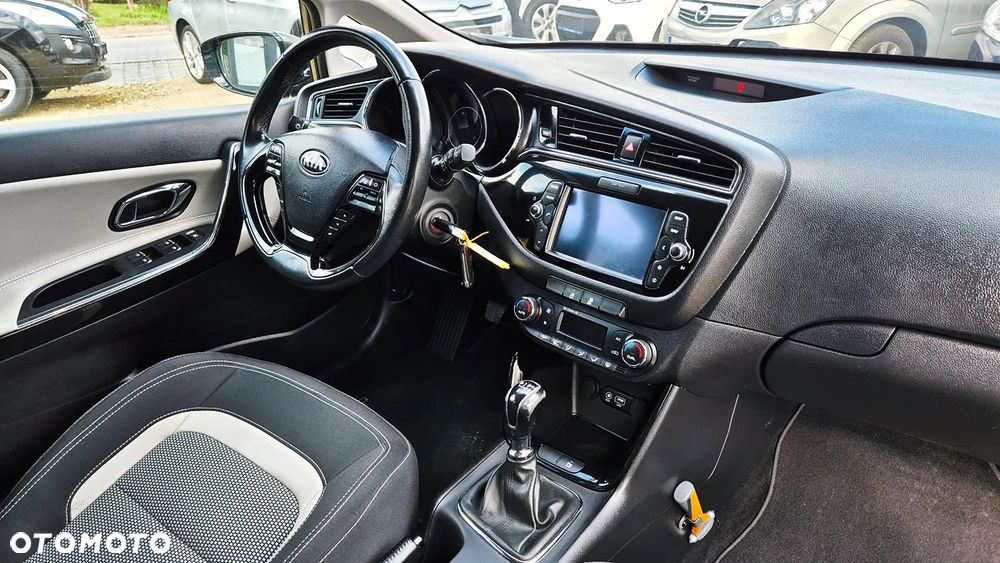 Kia Ceed 1.6 GDI ISG SW Platinum Edition - 37