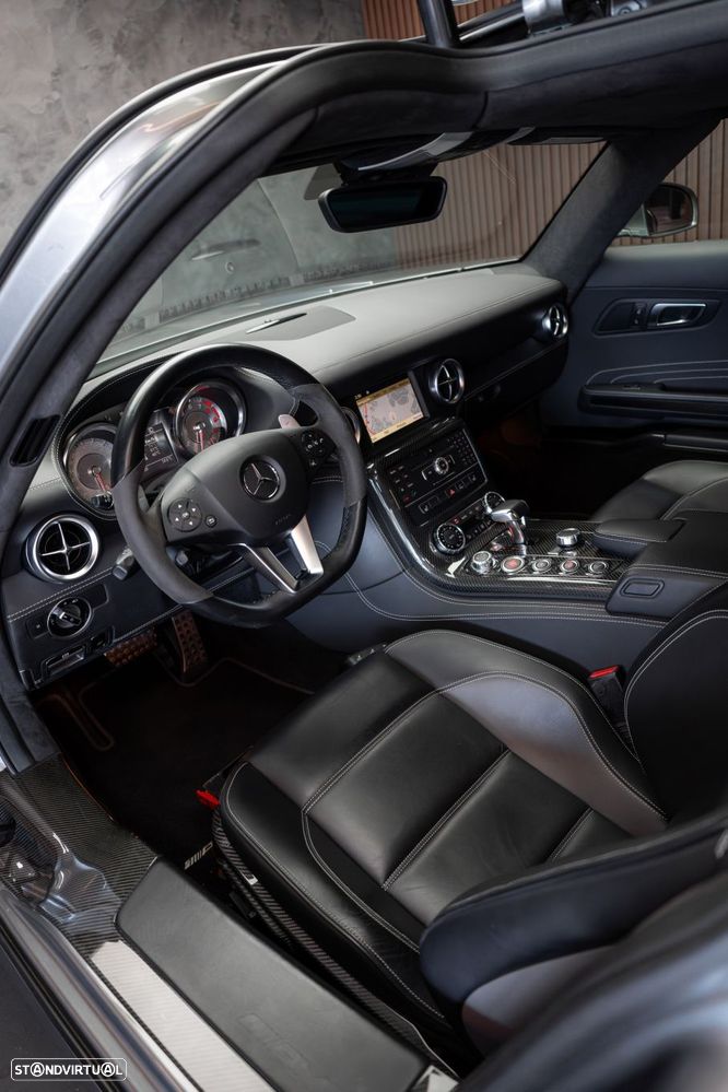 Mercedes-Benz SLS 63 AMG - 30