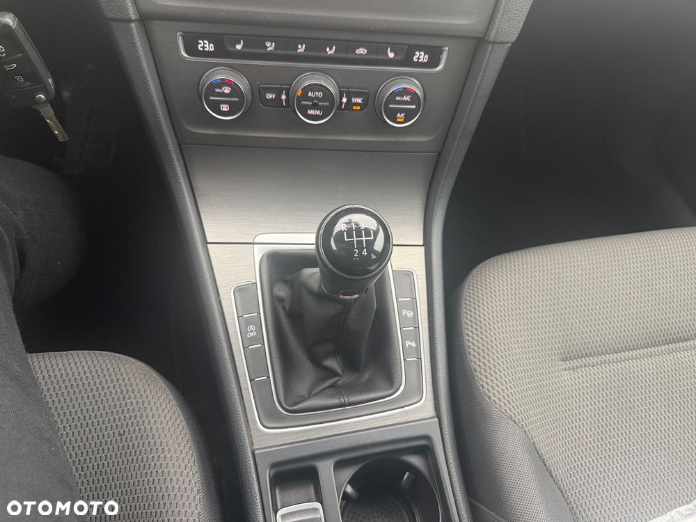 Volkswagen Golf 1.2 TSI BMT Trendline Perfectline - 14