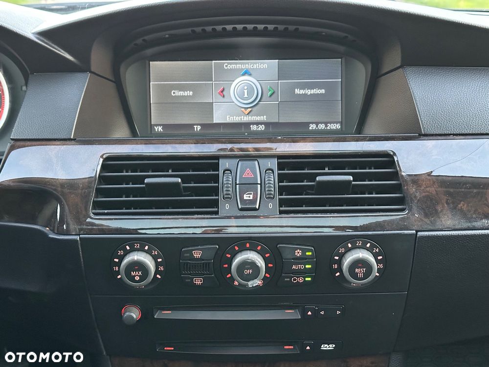 BMW Seria 5 525d - 32