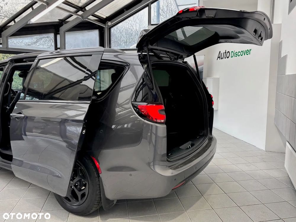 Chrysler Pacifica - 31