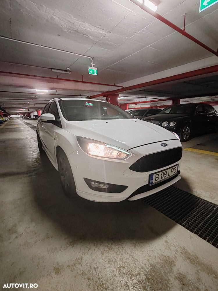Ford Focus 1.5 EcoBoost ST-Line - 1