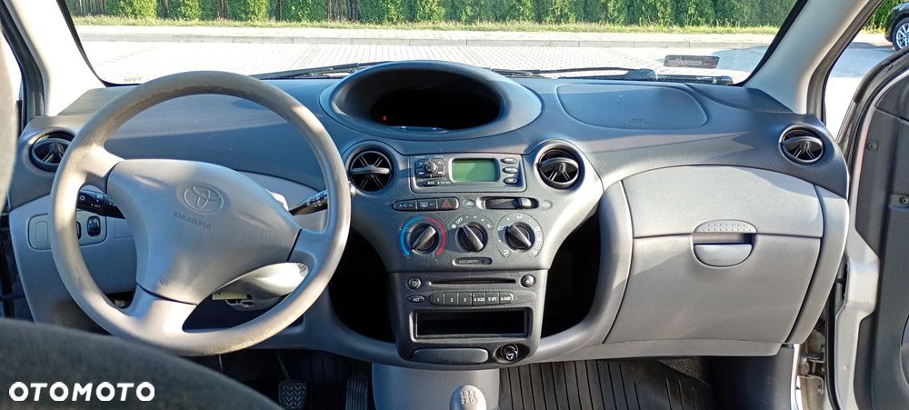 Toyota Yaris - 10