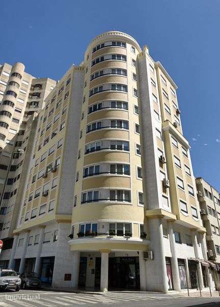 VENDA DIRECTA - T3 AREEIRO 150m2 + 2 lugares Garagem - Prédio Renovado - Grande imagem: 3/11