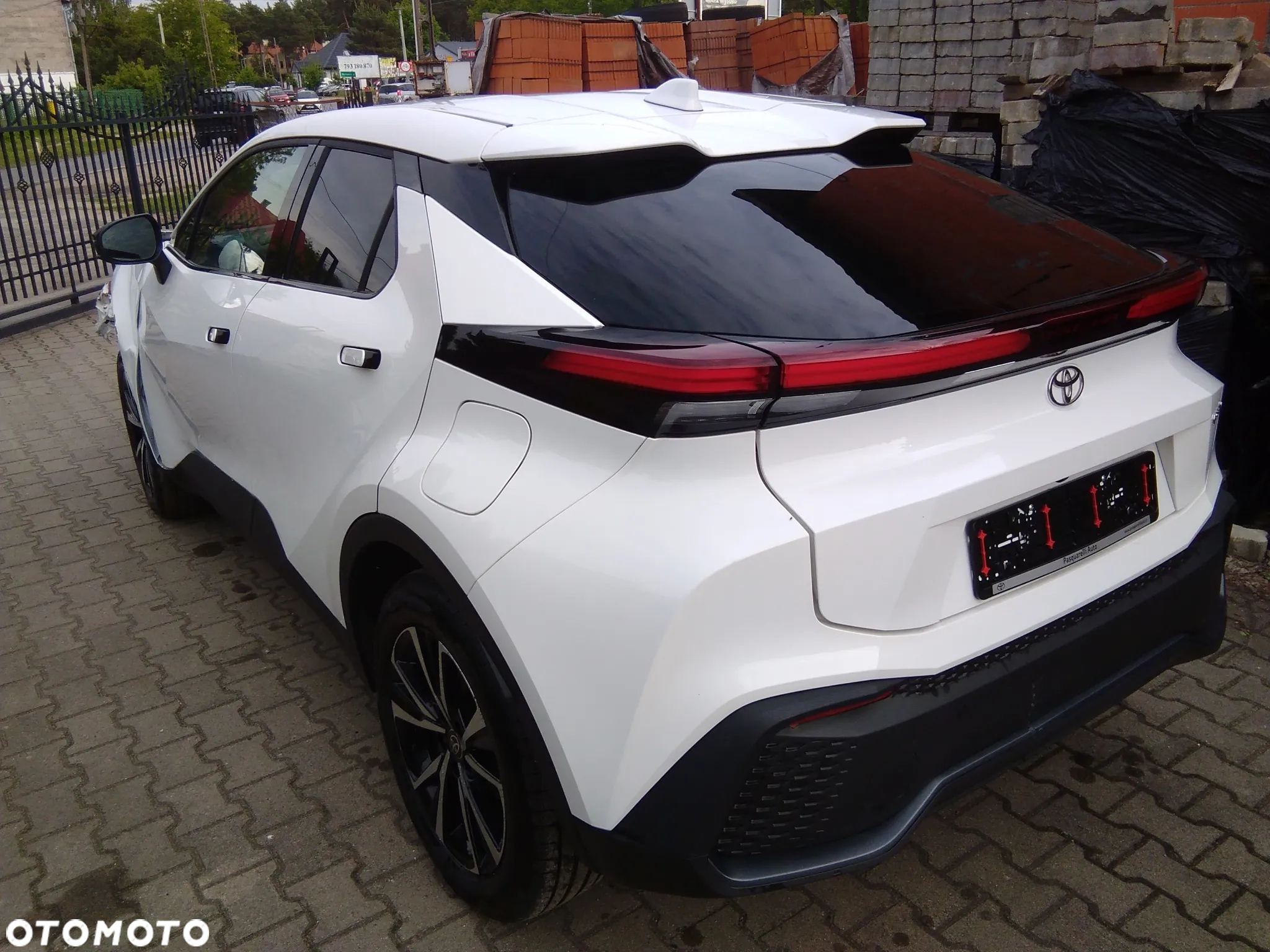 Toyota C-HR 2.0 PHEV Dynamic Force Comfort Plus - 2
