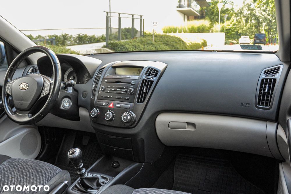 Kia Ceed - 10