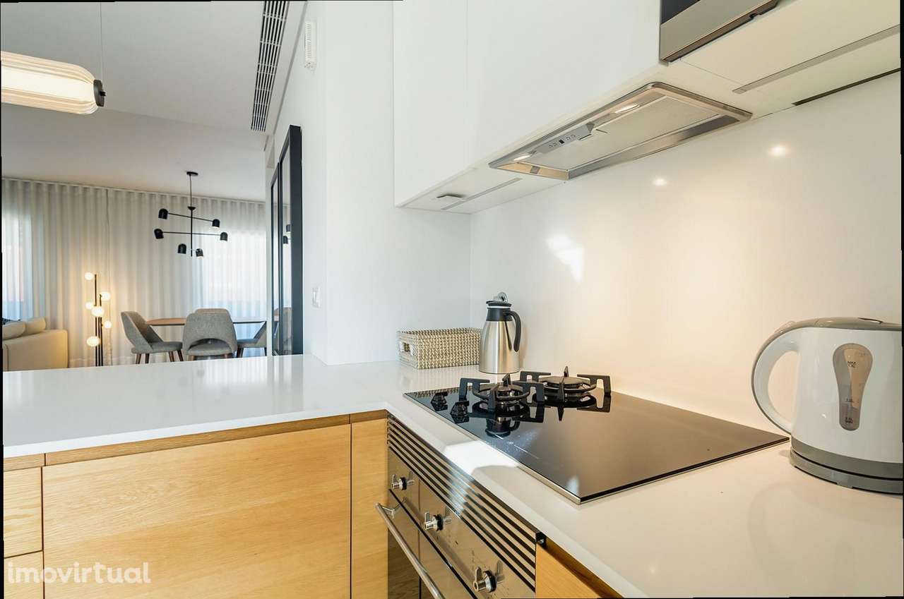 Apartamento T2 com varanda em Campo de Ourique - Grande imagem: 2/25