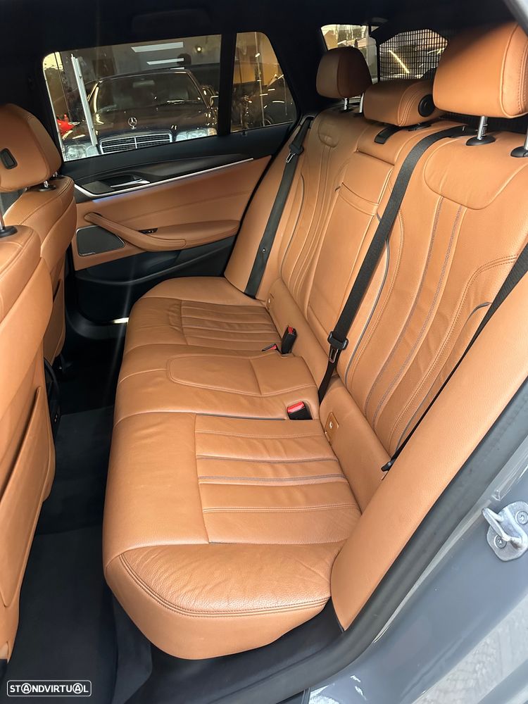BMW 530 e Pack Desportivo M - 12