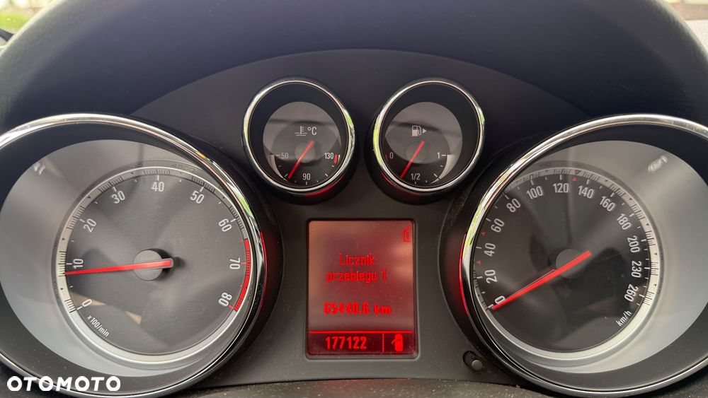 Opel Insignia 1.8 Sport - 11