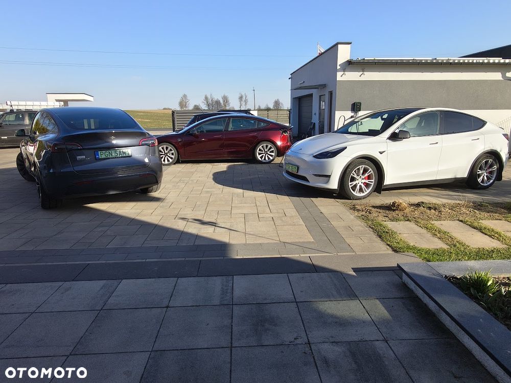 Tesla Y - 15