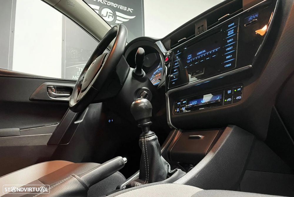 Toyota Auris 1.4 D-4D Exclusive - 31