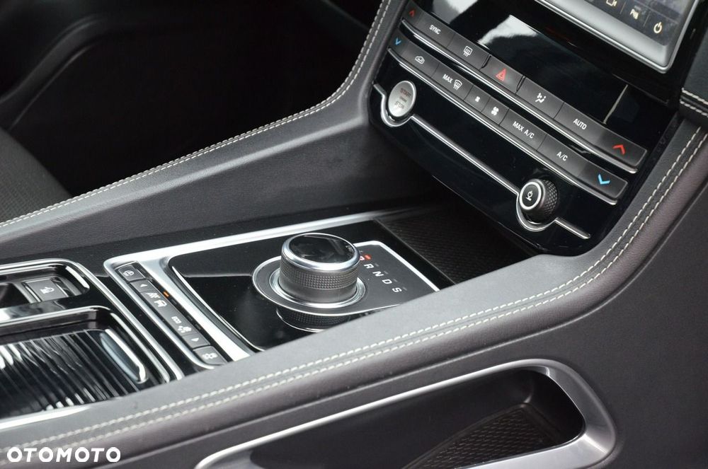 Jaguar F-Pace 2.0 i4P AWD R-Sport - 23