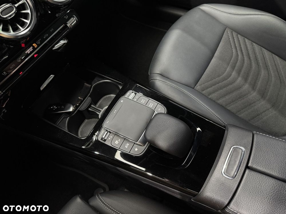 Mercedes-Benz CLA 180 Progressive 7G-DCT - 27