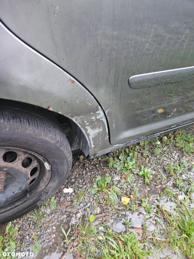 Volkswagen Touran - 5