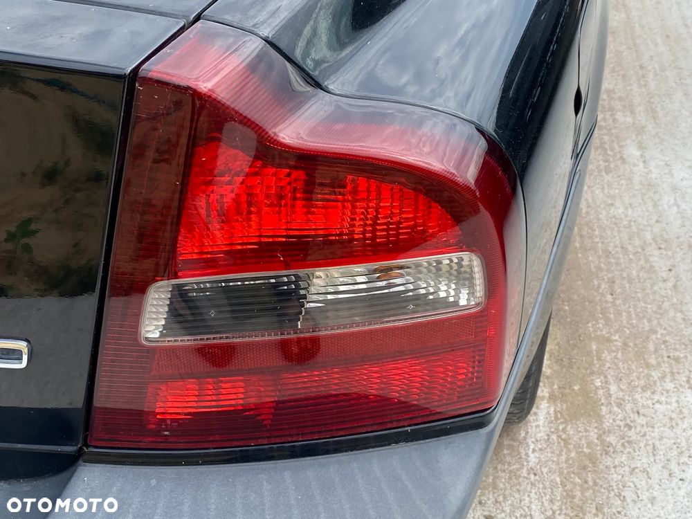VOLVO S80 I 2.0 Lampa prawa tył tylna Europa Sedan - 3