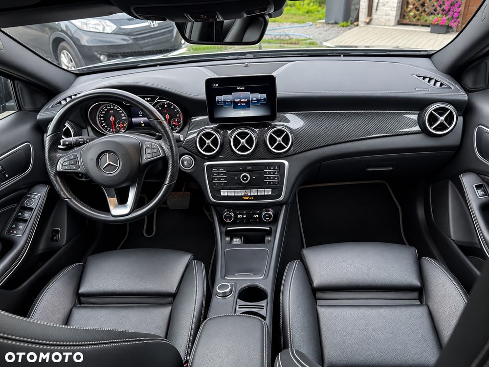 Mercedes-Benz GLA 200 7G-DCT UrbanStyle Edition - 18