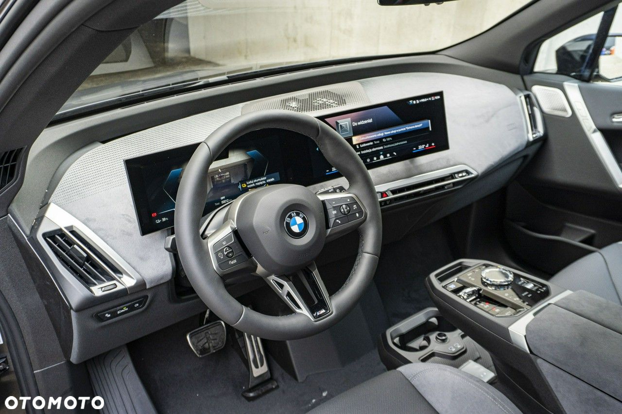 BMW iX - 9