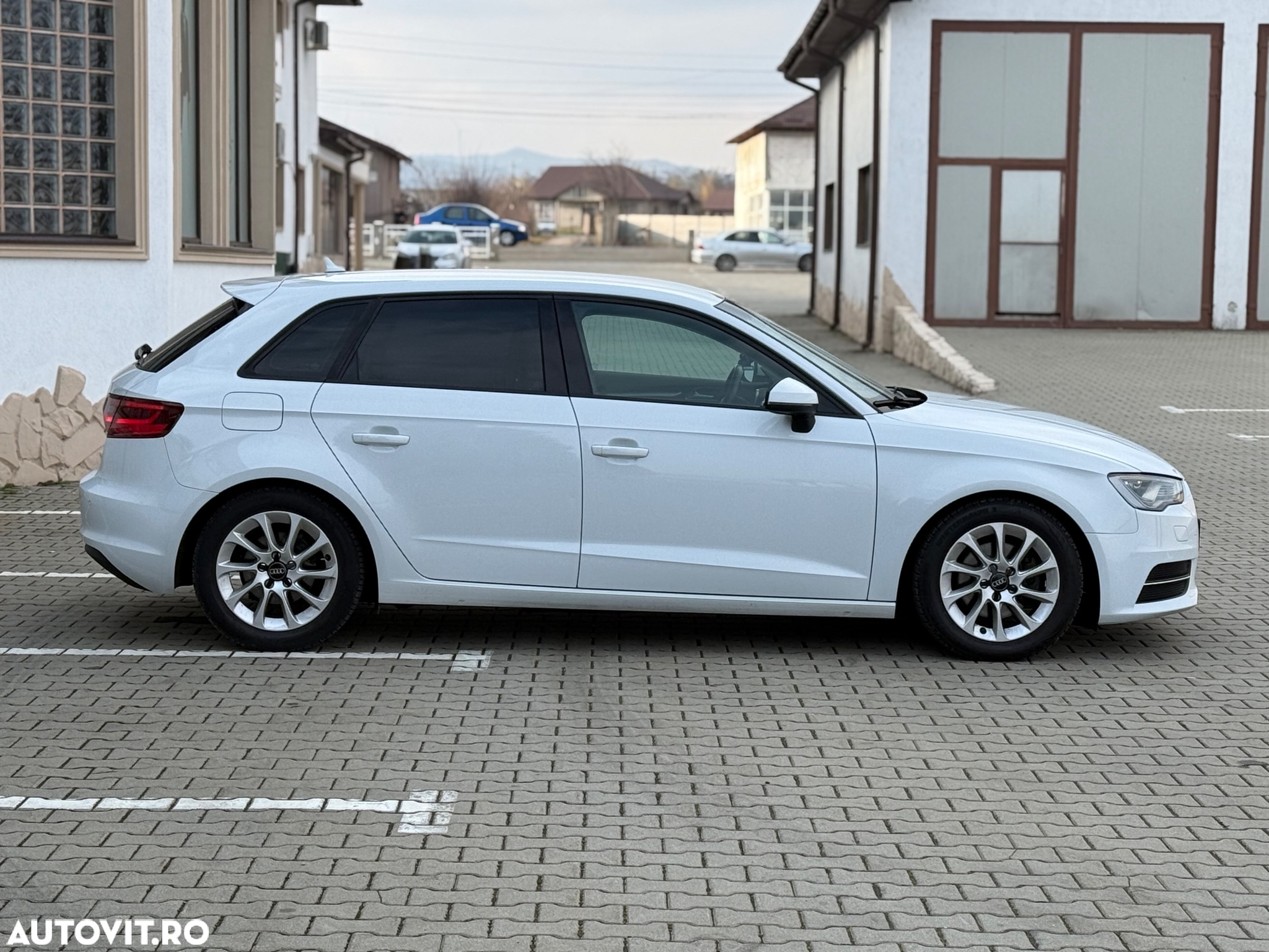 Audi A3 1.6 TDI Sportback (clean diesel) S tronic Attraction - 5