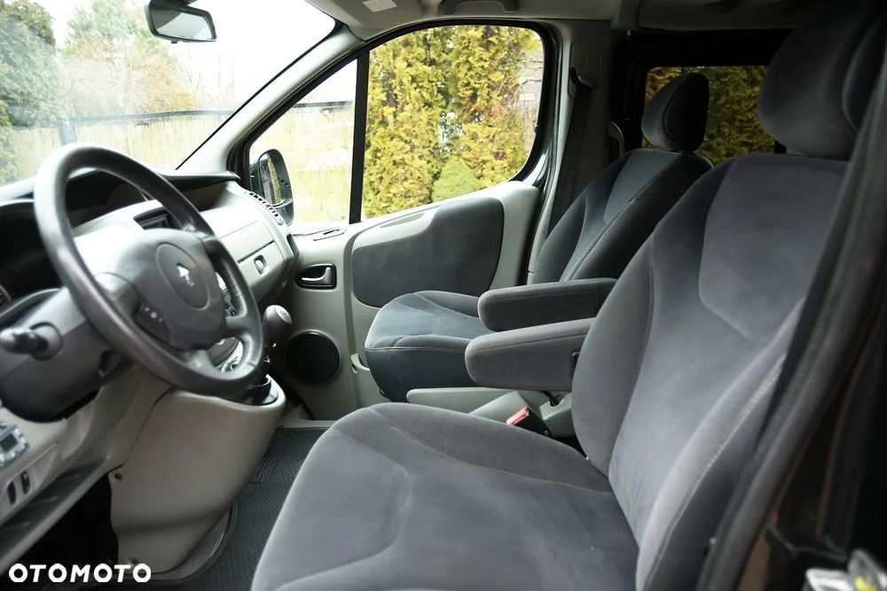 Renault Trafic Grand Passenger Black Edition - 13