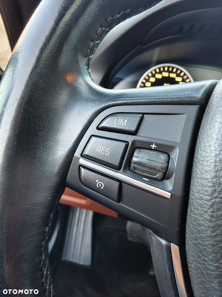 BMW Seria 5 525d - 27