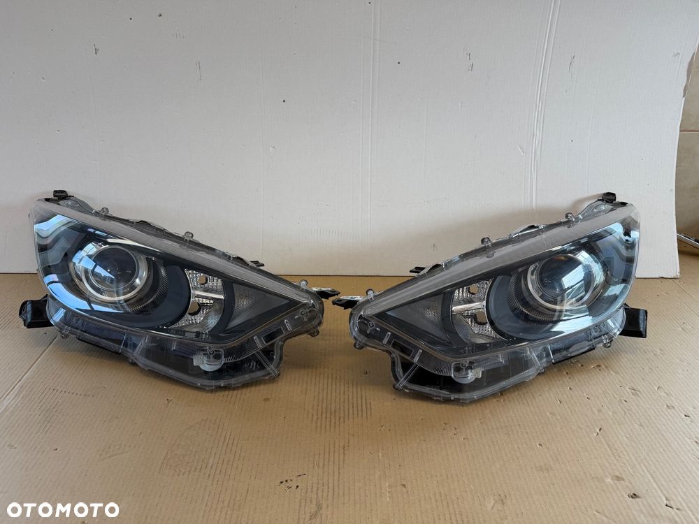 TOYOTA YARIS IV - LAMPA ZWYKŁA SOCZEWKA  PRAWA - 1