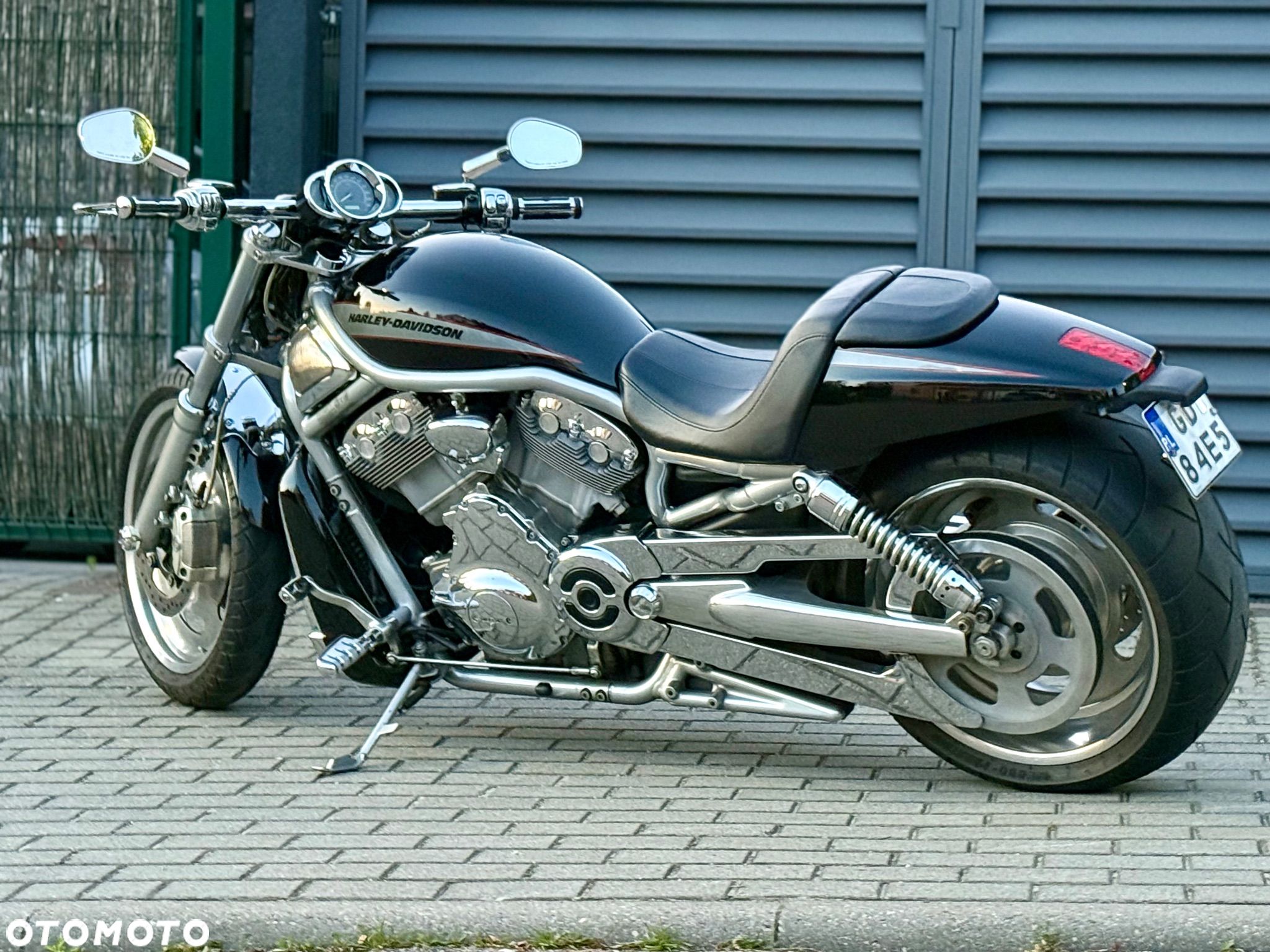Harley-Davidson V-Rod Street Rod - 1