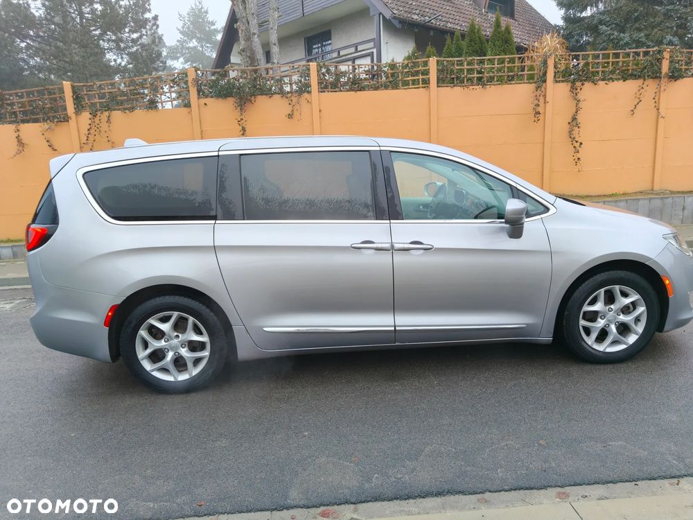 Chrysler Pacifica - 2