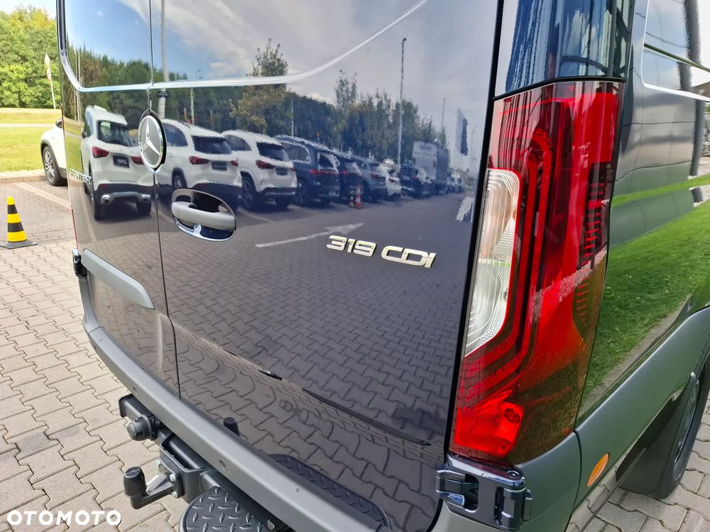 Mercedes-Benz Sprinter 319 CDI Furgon SELECT długi 4325 mm L3H2 - 11