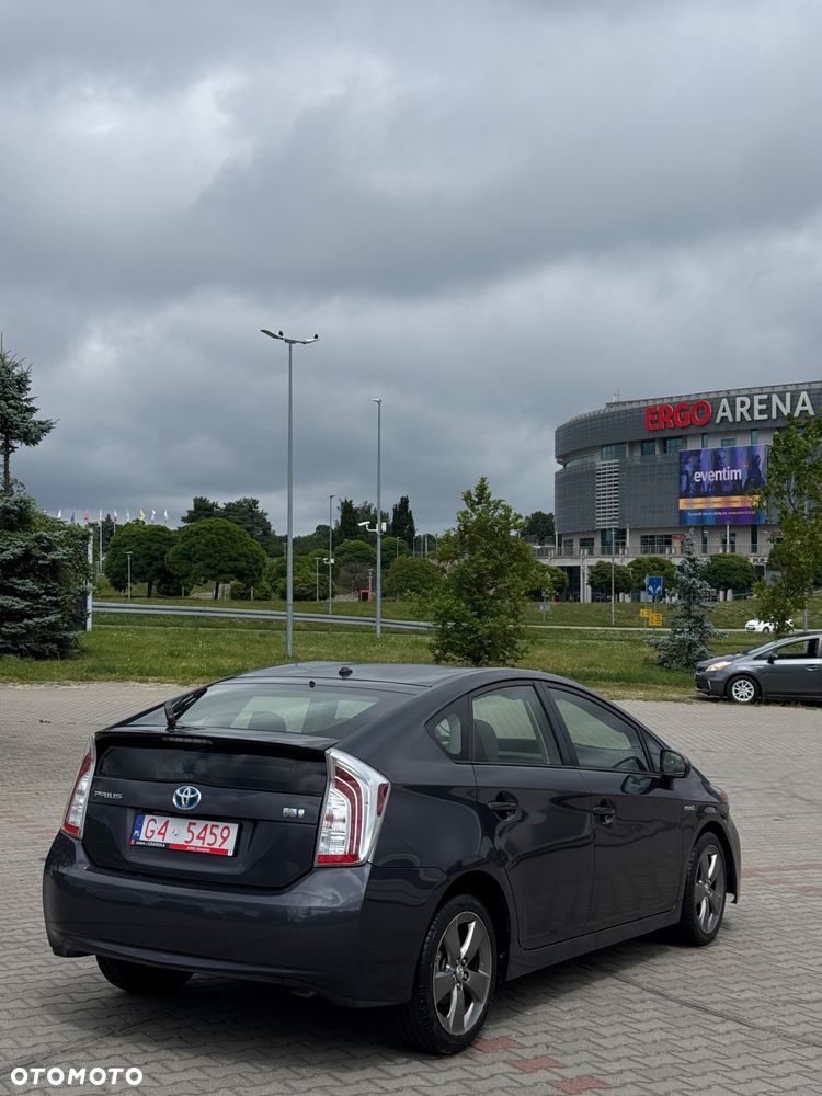 Toyota Prius Hybrid - 4